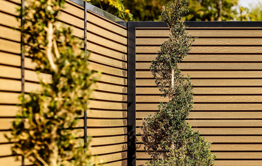 DuraPost URBAN Natural composite fence panels with DuraPost Classic Anthracite Posts in a garden